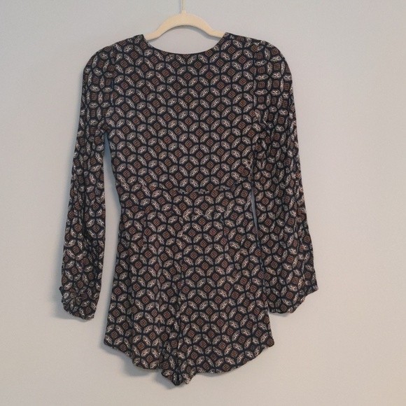 WYLDR Revolve Brand Geometric Long Sleeve‎ V Neck Romper Playsuit Extra Small - Picture 8 of 15